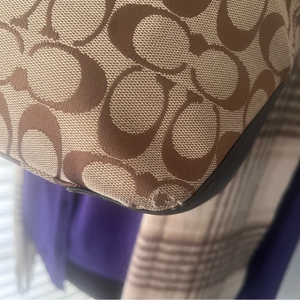 COACH, Signature C Brown and Tan shoulder/tote bag - Picture 14 of 17